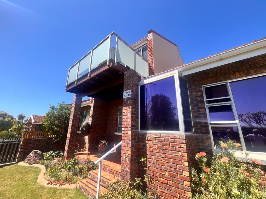 3 Bedroom Property for Sale in Wavecrest Eastern Cape